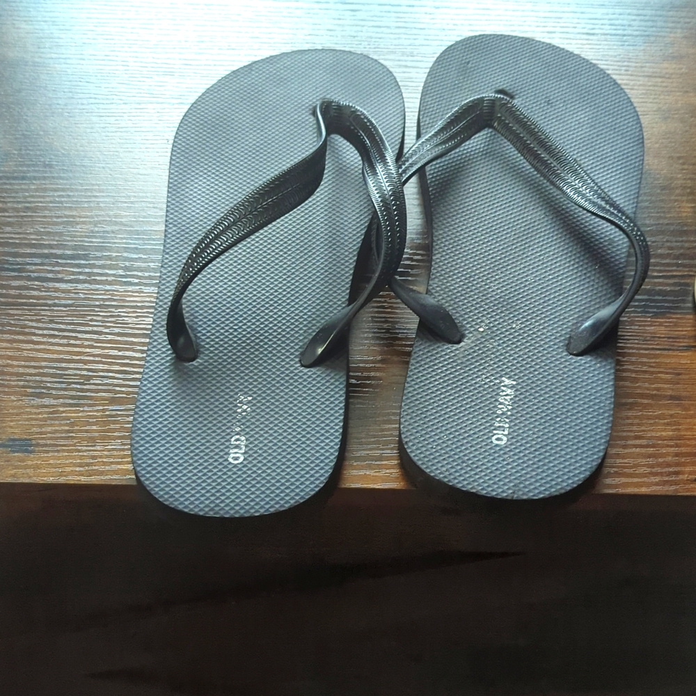 2 for $10 Old Navy Men's black flipflops